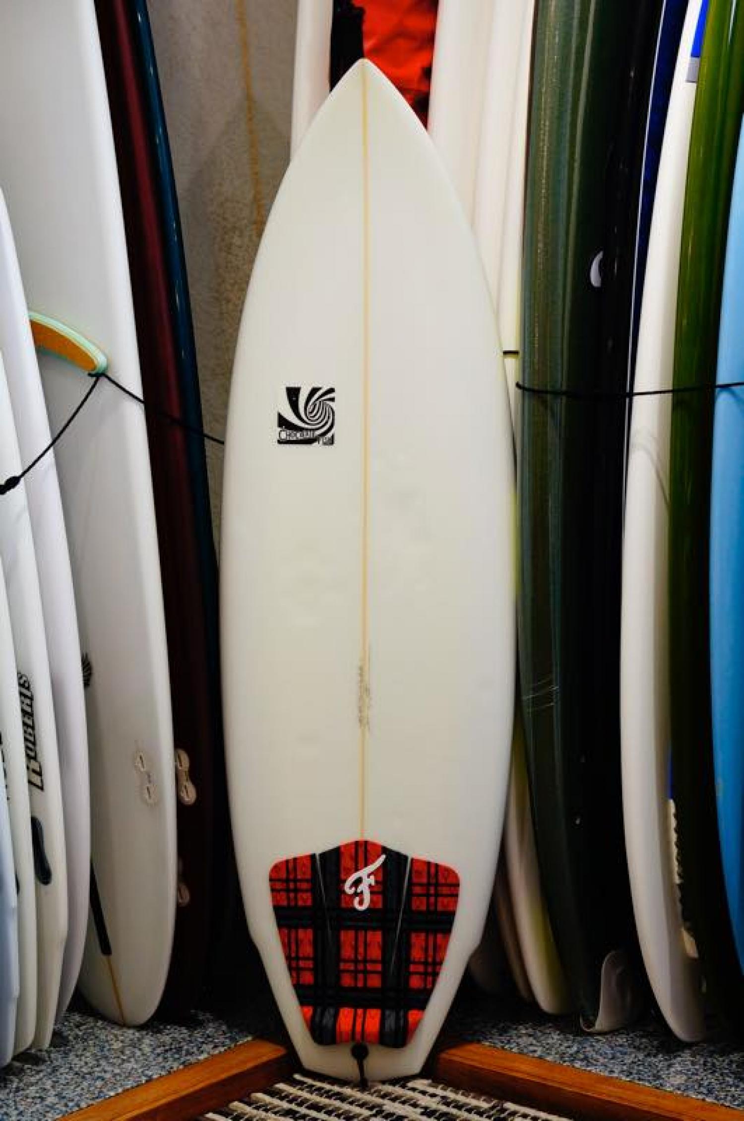 USED BOARDS（Chocolate Fish Surfboards SEA CHA CHA 5.6)