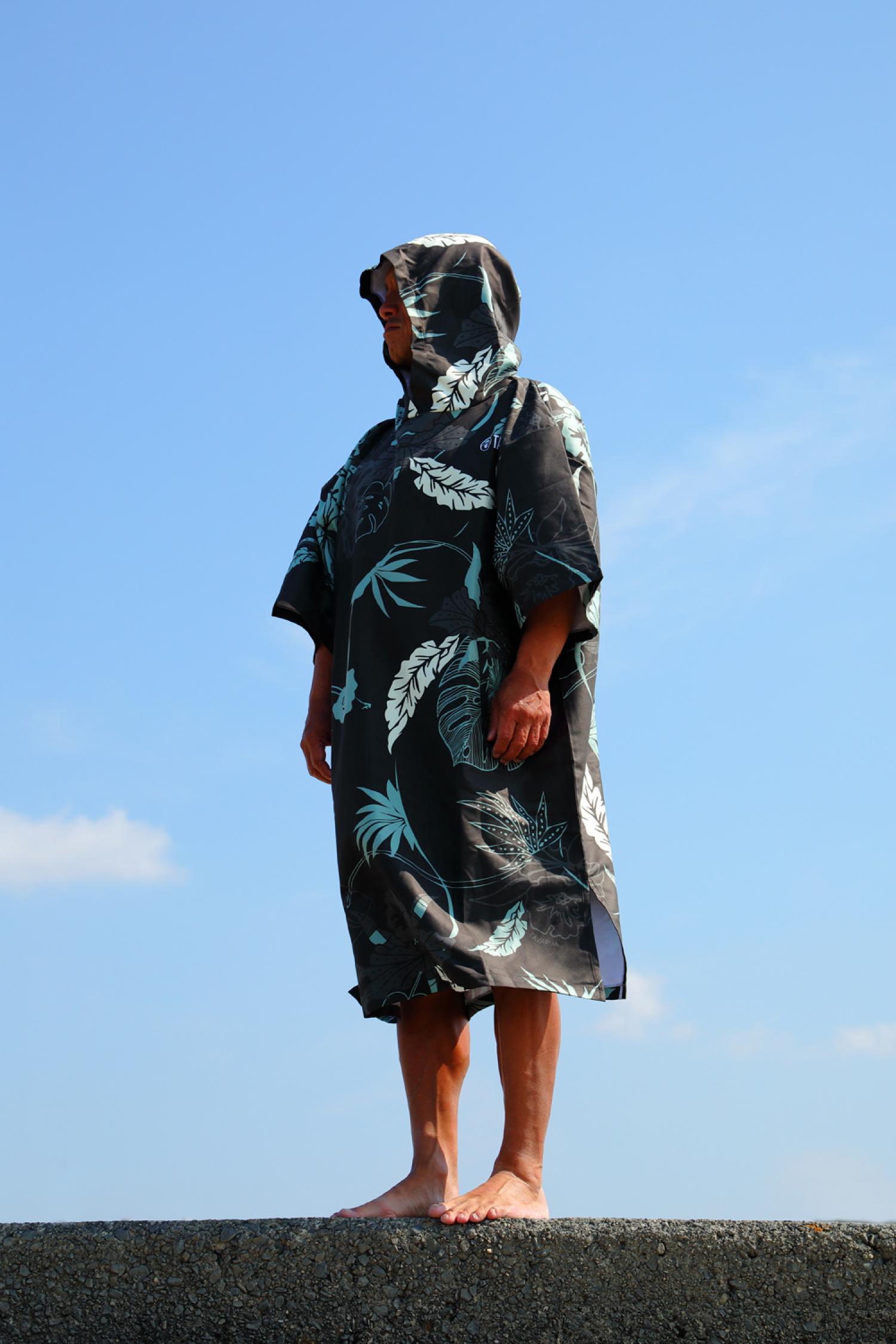 TAVARUA Microfiber Poncho BOTANICAL BLACK