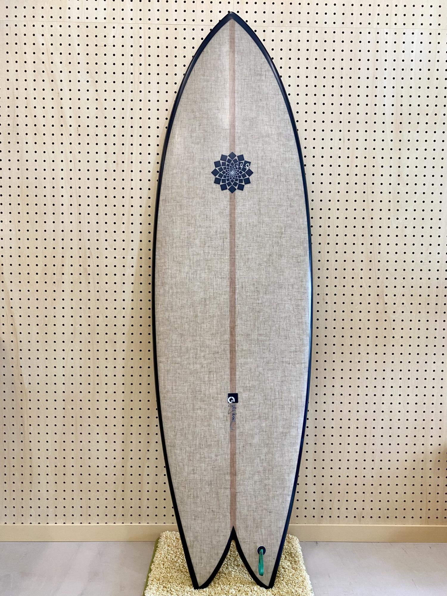 USED (Gary Mcneill Concepts Surfboards RASTA TORUS TWIN 6.1) 