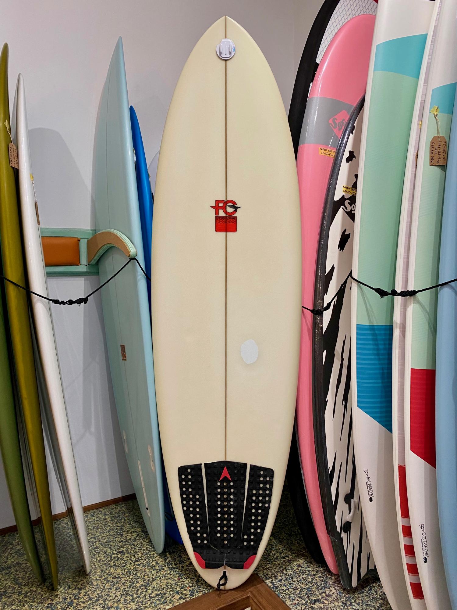 USED BOARDS (6.2 FCD Surfboards HUEVO RANCHERO)