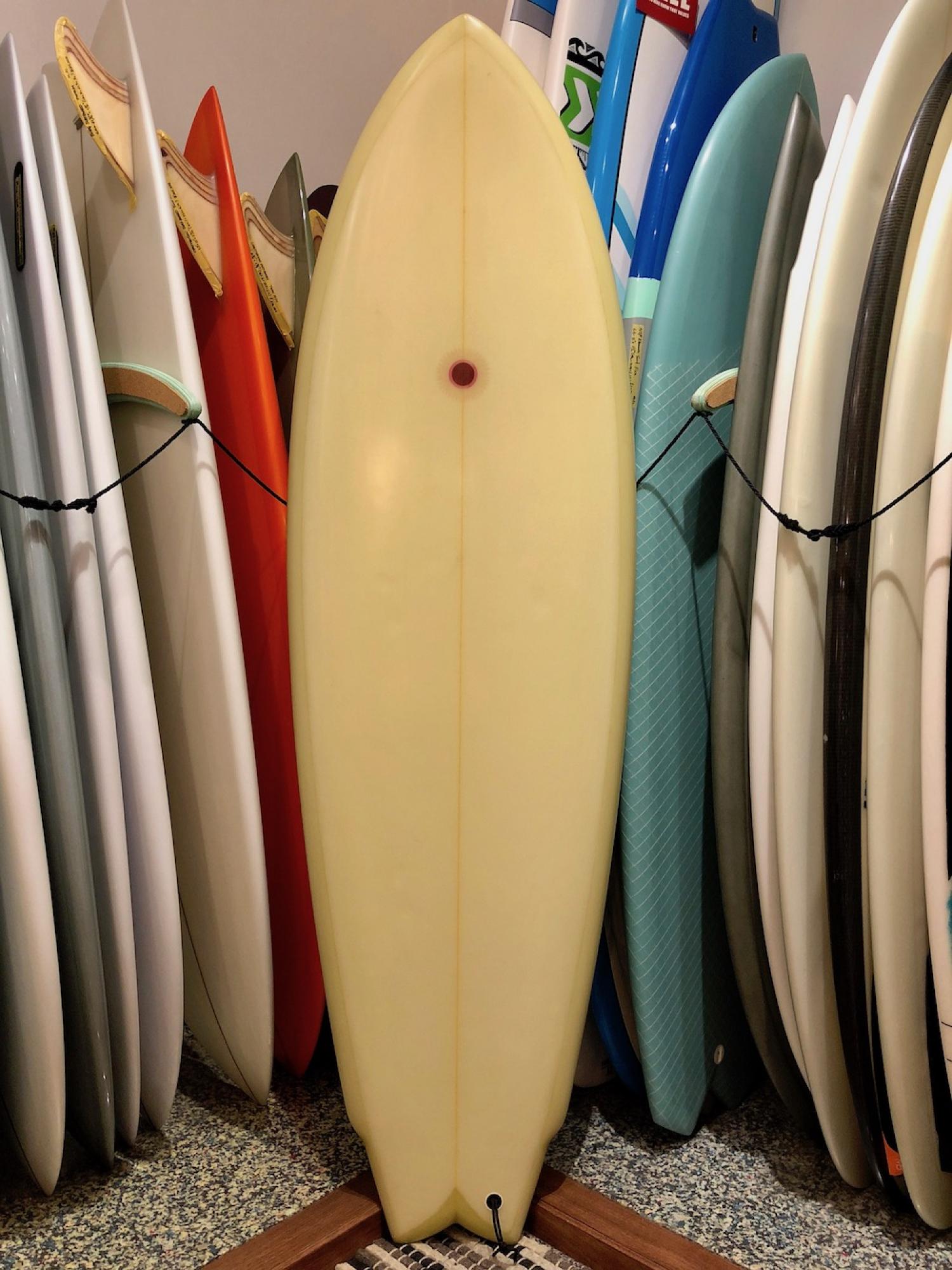 USED SURFBOARDS ( ELLIS ERICSON TWIN FIN 5.10 )